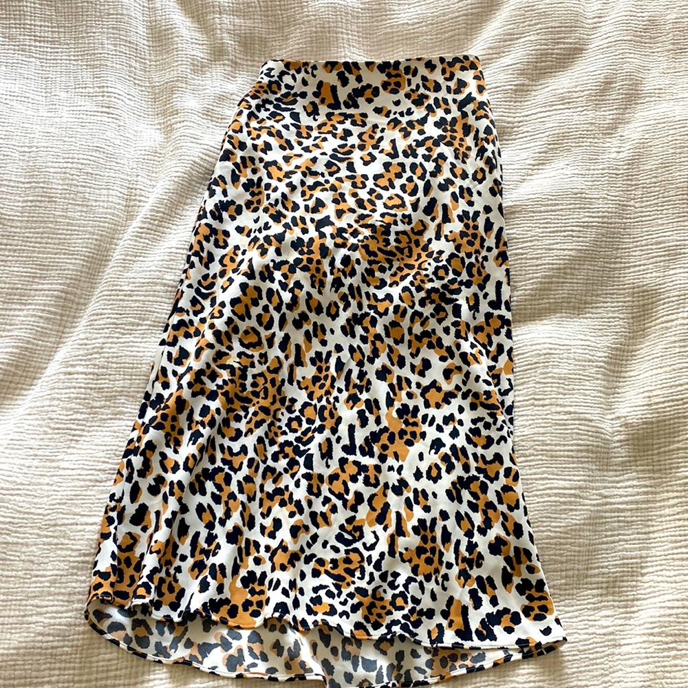 Aritzia cheetah midi skirt